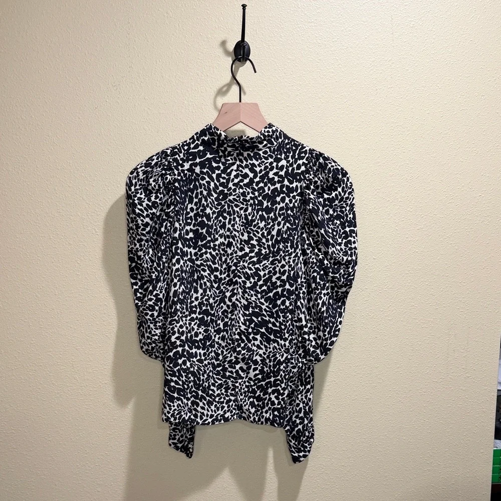 Zara black and cream animal print puff sleeve mock neck blouse Size Small